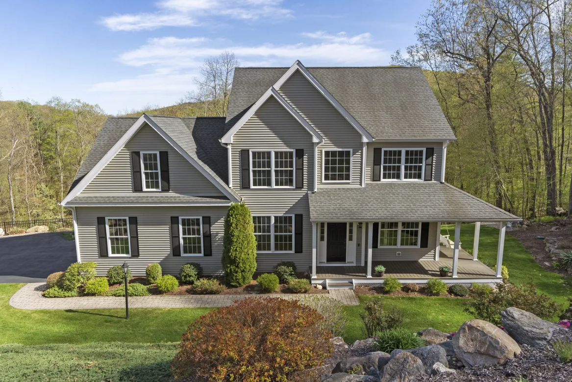 Off Market 4 bed 2.5 bath 3,239sqft 3,239 square feet 1.25acre lot 1.25 acre lot 5 Shire Way, Burlington, CT 06013 Property type Single Family Year built 2014 Last sold $770K in 2025 Price per sqft $238 Garage