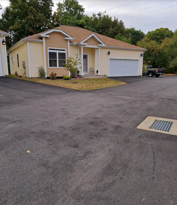 Off Market 2 bed 2.5 bath 1,400sqft 1,400 square feet 270 New Britain Rd Unit 20, Berlin, CT 06037 Property type Condos Year built 2021 Last sold $440K in 2024 Price per sqft $314 Garage
