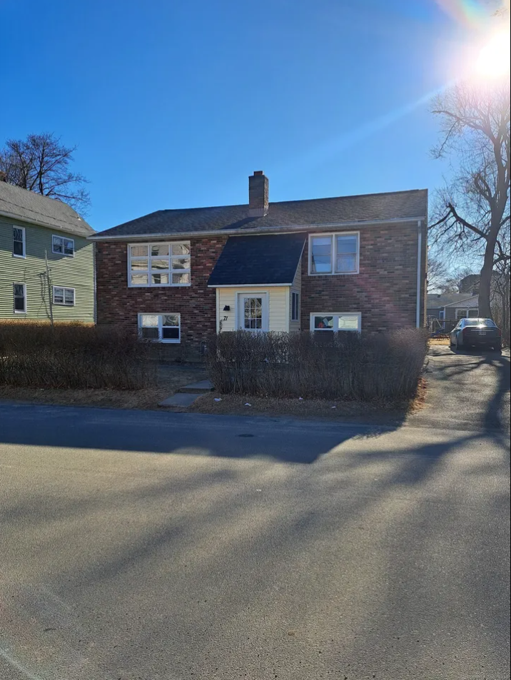 Off Market 3 bed 3 bath 1,184sqft 1,184 square feet 7,405sqft lot 7,405 square foot lot 71 Avon Ave, Waterbury, CT 06708 Property type Single Family Year built 1960 Last sold $305K in 2025 Price per sqft